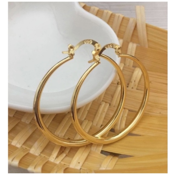 Jewelry - 1” SIMPLE GOLD HOOPS